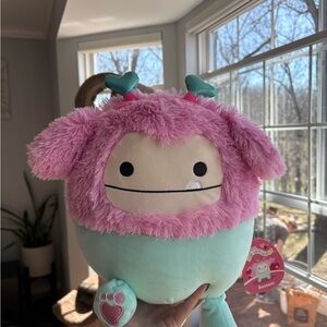Bessem the valentines bigfoot Squishmallows Pink and Mint NWT 10in